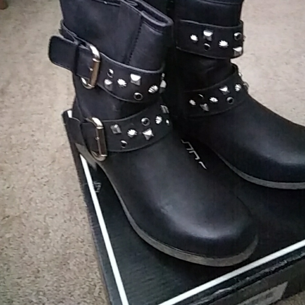 Mia's Women's Black Ankle Boots